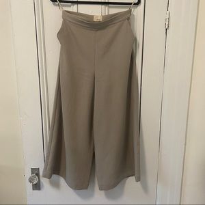 Wilfed (Aritzia) Grey Culottes- Size 6